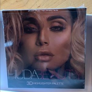 3D Highlights Palette // Huda Beauty